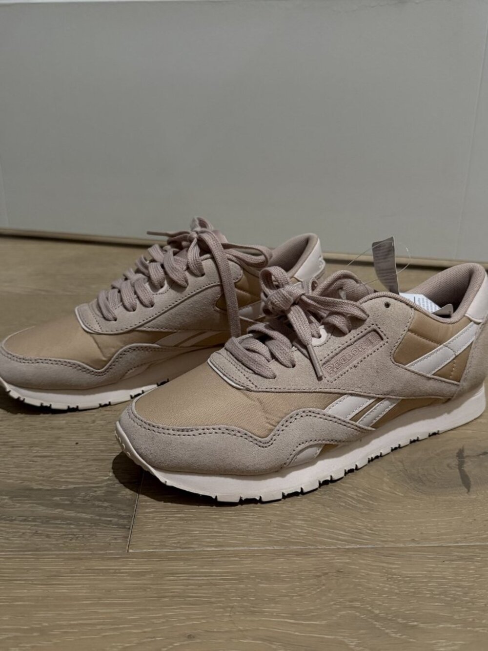 NWT Reebok Classic Nylon Women's Beige Blush Sneakers 7.5